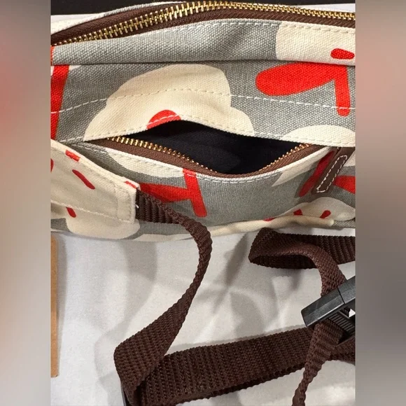 NWT Maika Sierra Fanny Pack Belt Bag Gray White Red Floral Recycled Canvas - Picture 3 of 4